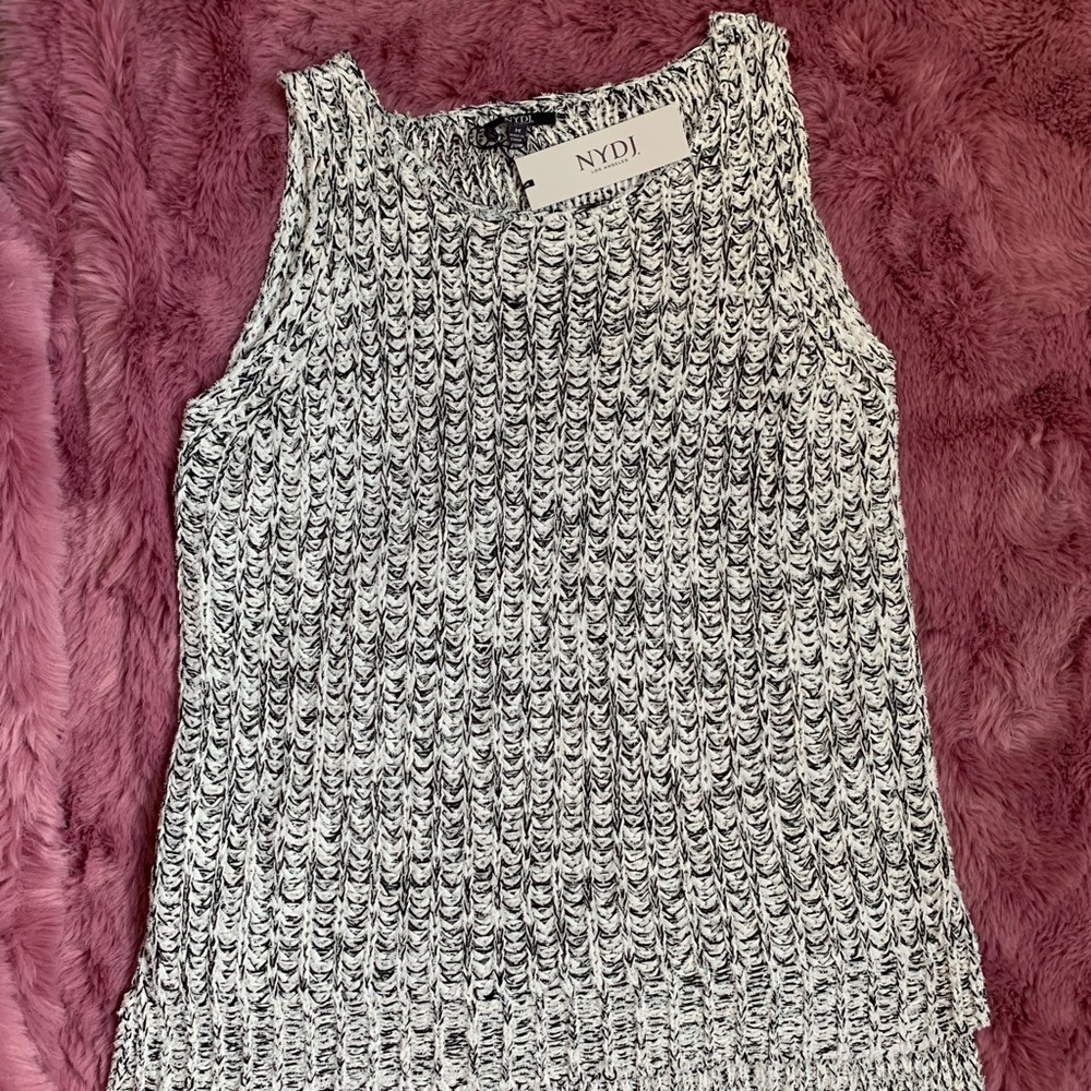 NYDJ tape yarn top sz M